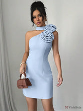 Vestido Festa Assimétrico Com Gola Alta e Detalhe Floral Azul Claro / PP Vestido Festa Assimétrico Com Gola Alta e