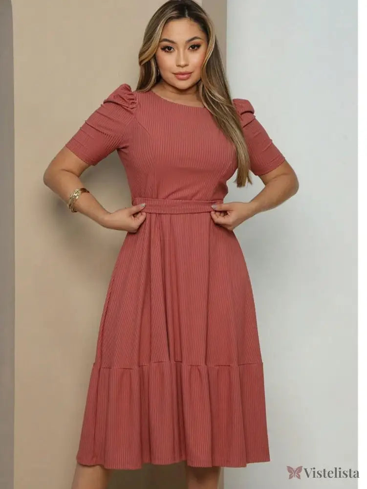 Vestido Midi Evasê Elegante Com Cinto E Babado Na Barra Vestido Midi Evasê Elegante Com Cinto E Babado Na Barra