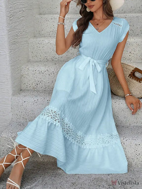 Vestido Midi Evasê Liso Com Cinto E Detalhe Rendado Vestido Midi Evasê Liso Com Cinto E Detalhe Rendado