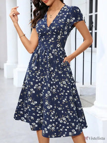 Vestido Midi Floral Com Decote V E Bolsos Laterais Azul-marinho / PP Vestido Midi Floral Com Decote V E Bolsos Laterais