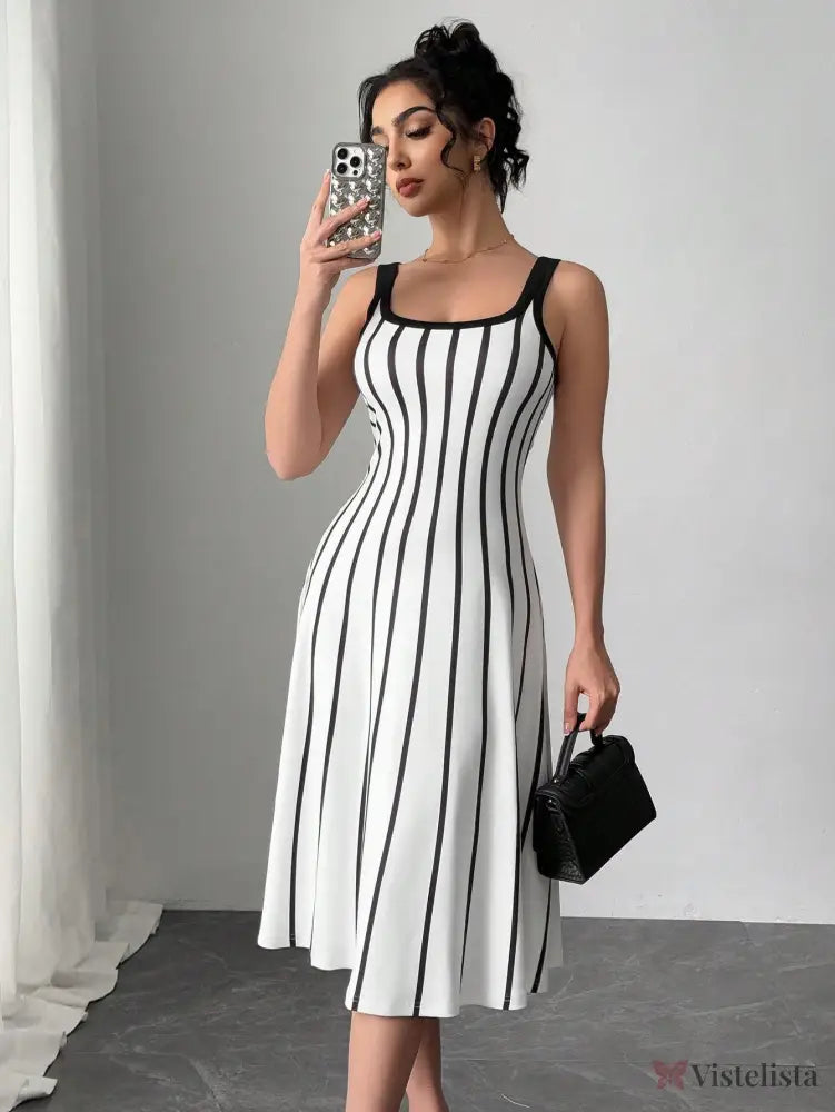 Vestido Midi Justo Listrado Com Decote Quadrado Branco / PP Vestido Midi Justo Listrado Com Decote Quadrado